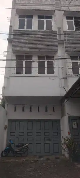 DiJual Cepat Ruko Baru Siap Huni Lokasi Usaha, kawasan ramai