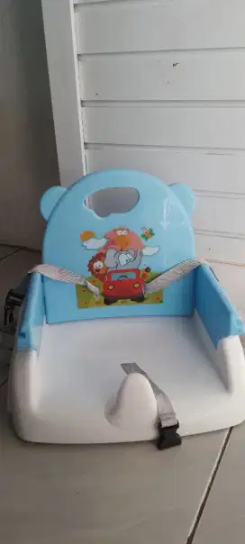 Baby Chair second like new.