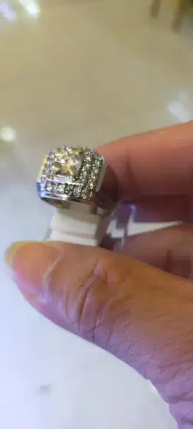 Dijual batu moisanite 1 karat