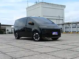 Hyundai Staria 2.2 Signature AT Diesel 2021 Hitam KM 72RB