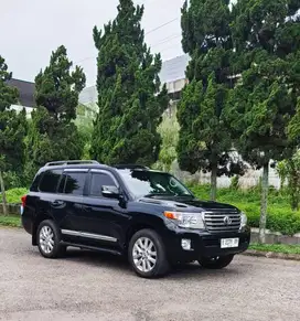 LOW KM LAND CRUISER VX200 4.5 UK VERSION FULL SPEC