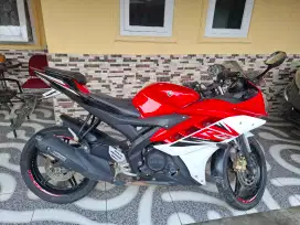 Yamaha R 15  Red