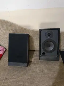 Vintage Polk Audio S4 bookshelf speakers