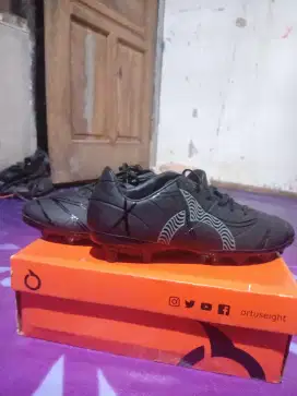 Sepatu bola ortus zenith fg