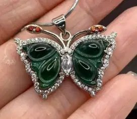 Jadeite jade giok Burma natural type A liontin kupu-kupu