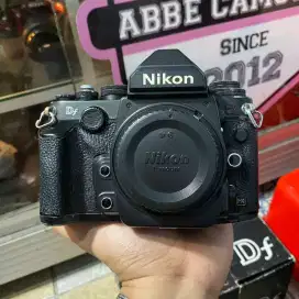 Nikon DF Black edition sc 90rb