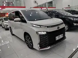 Toyota Voxy 2.0 Bensin Automatic/At 2022 Kondisi Super Istimewa