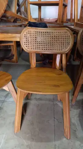 Kursi cafe pakai rotan, kursi resto, kursi makan