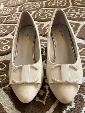 HEELS CREAM FORMAL / KASUAL