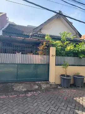 Dijual Rumah Hitung Tanah di Bronggalan
