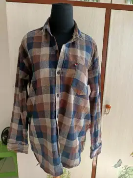 Kemeja flanel lengan panjang