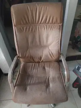 Kursi kantor mewah