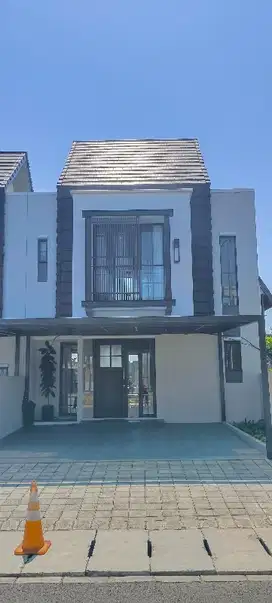 RUMAH  MEWAH 2 LANTAI SURABAYA TIMUR FREE DP
