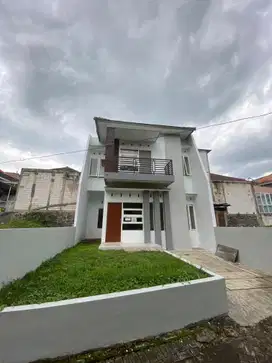 RUMAH SIAP HUNI 2 LANTAI 600 JUTAAN DI BLIMBING KOTA MALANG DEKAT TOL