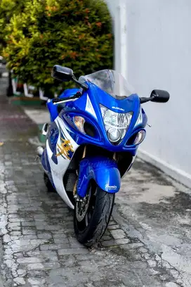 Suzuki GSX1300R a.k.a Hayabusa (FULLPAPER)