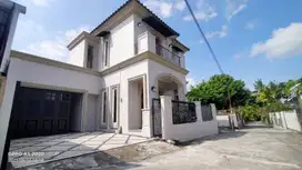 RUMAH MEWAH 2 LANTAI GAYA MEDITARINIA SEMI MODERN. AKSES STRATEGIS