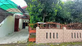 Disewakan rumah 2 lantai di utara kampus ugm