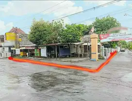 Rumah Hitung Tanah Tepi Jln Raya Laweyan Solo