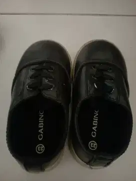 Sepatu Anak Sneakers