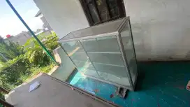 Etalase besar dan kecil