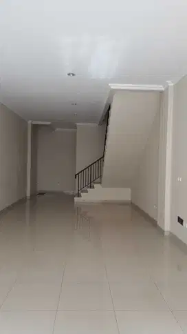 Disewakan Ruko CBD Green Lake City Blok M56 Bagus