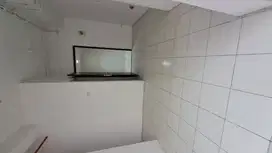 disewakan unit 2br kosongan lantai rendah siap huni
