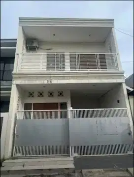 Dijual Rumah Pakuwon City Cluster Favorit 2 Lantai Siap Huni
