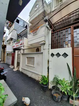 1814. Dijual Rumah di Jl Terate I Tambora Jakarta Barat