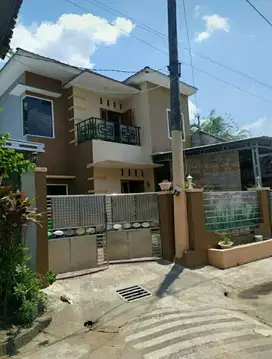 rumah murah 2 lantai lahan luas di dekat kampus UNS jalan kartika