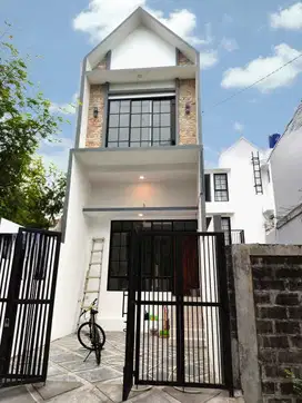 S649 Rumah Baru 3 Lantai Modern di Curug Pondok Kelapa Jakarta Timur
