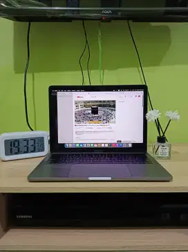 Macbook pro 2017 touchbar i5 8 ssd 512gb