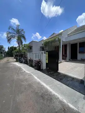 Dijual Rumah Cozy Minimalis SHM Bebas Banjir di Cirendeu