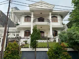JUAL CEPAT RUMAH MEWAH 2 LANTAI DI SIMPRUG, JAKARTA SELATAN (NEGO)