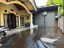 Jual cepat  rumah  plus kolam renang Duren sawit Jaakrta timur