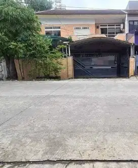 Rumah 2 Lantai 10x20 SHM Pinggir Jalan di Taman Ratu Jakarta Barat
