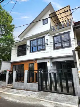 S548 Rumah 3 Lantai American style di Pondok Bambu Jakarta Timur