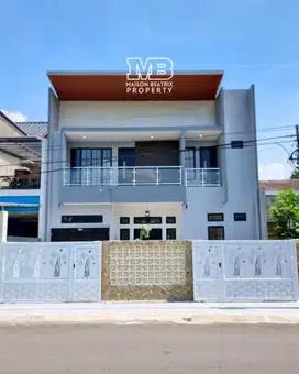 Dijual Cepat Rumah Baru ada Swimming  Pool 2 Lantai di Griya Loka BSD