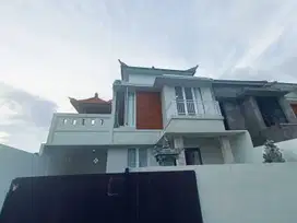 Di sewakan rumah 3 bedroom di  Srikandi mansion, Munggu