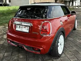 Mini Cooper 2.0 S Turbo F56 2015...Ngeblaarr