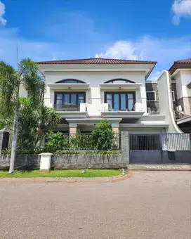 Rumah Mewah Murah Strategis Siap Huni  Central Park Klampis