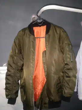 Menjual jaket Boomber