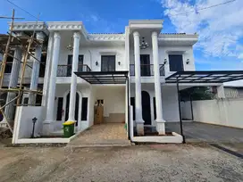 Rumah Mewah Model Eropa Akses Jln Pahlawan Revolusi Duren sawit Jaktim