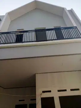 Rumah 2.5 Lantai Di Pinggir Jalan Bintara Kranji,Jalan 2 Mobil