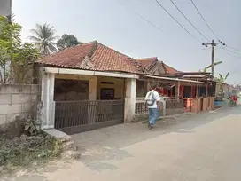 Rumah Tiga kamar tidur akses langung jalan Utama Desa
