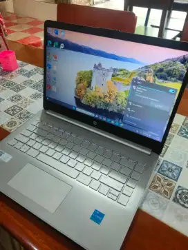 Laptop merk HP pemakaian 3 bulan