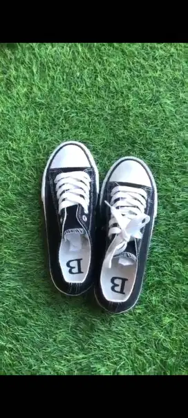 Sepatu Sneakers Wanita Sofia Yura Low Ankle Sneaker - 36 / Black - BER
