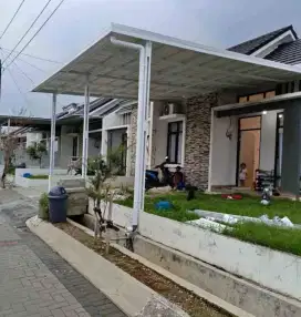 Kanopi baja ringan