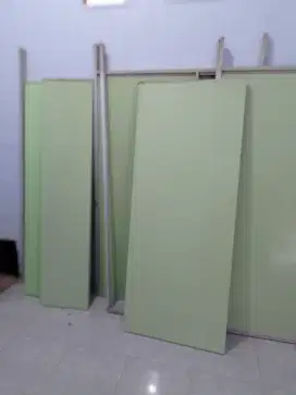 Sekat ruangan dari bahan PVC plastik dan alumunium

Sesuai gambar