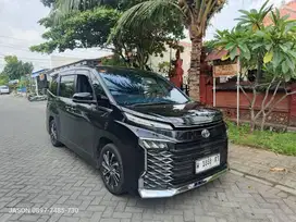 TOYOTA ALL NEW VOXY 2.0 MATIC ,KM 21 RIBU TERMURAH BERGARANSI
