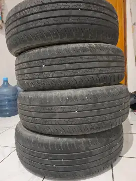 Ban dunlop produksi 2017 bekas 215 65 16
